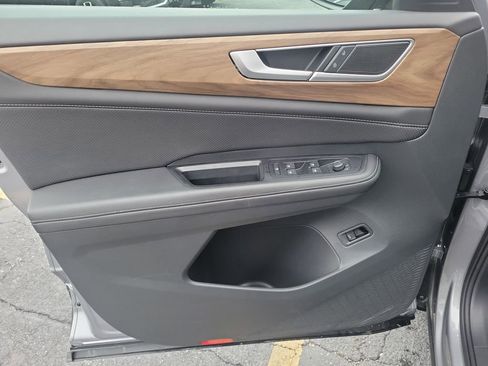 Used 2025 Volkswagen Atlas SE image 19