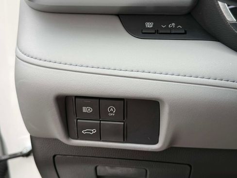 Used 2023 Toyota Highlander XLE AWD/4WD image 31