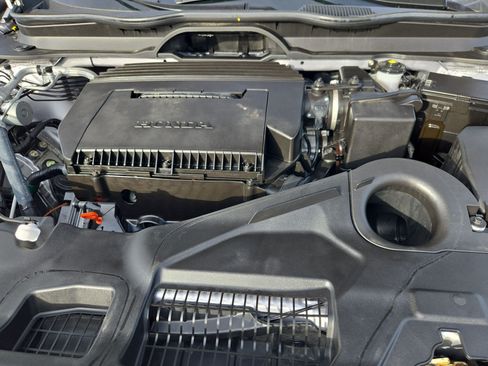 Certified 2025 Honda Pilot Touring image 34