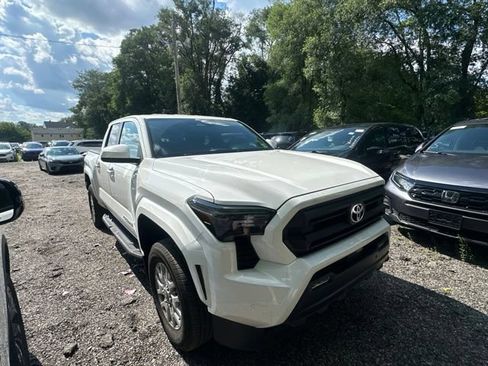 Used 2024 Toyota Tacoma SR5 AWD/4WD image 4