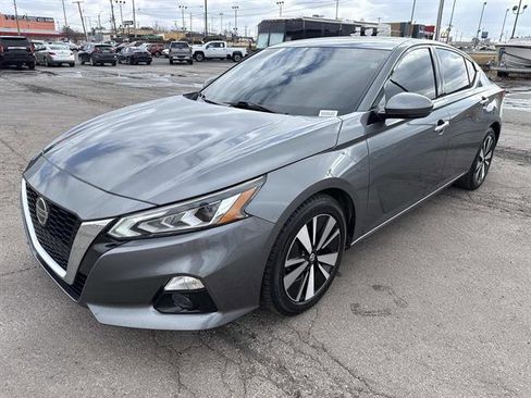 Used 2019 Nissan Altima 2.5 SV image 3