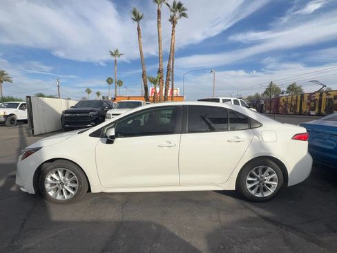 Used 2022 Toyota Corolla LE w/ LE Premium Package image 3