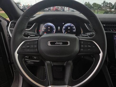 Used 2024 Jeep Grand Cherokee Altitude RWD image 22