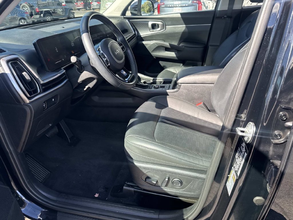 Used 2025 Kia Sorento S AWD/4WD image 18
