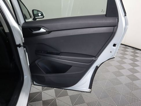 Used 2022 Volkswagen Taos SEL w/ Panoramic Sunroof Package image 28