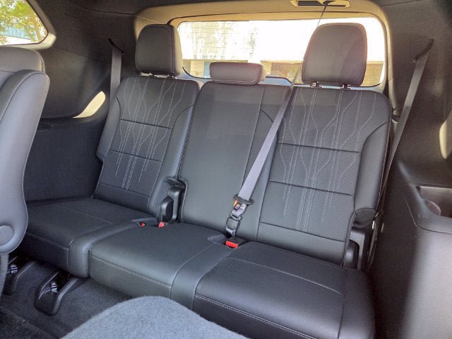 Used 2025 Buick Enclave Avenir w/ Trailering Package, 5000 lbs. FWD image 14