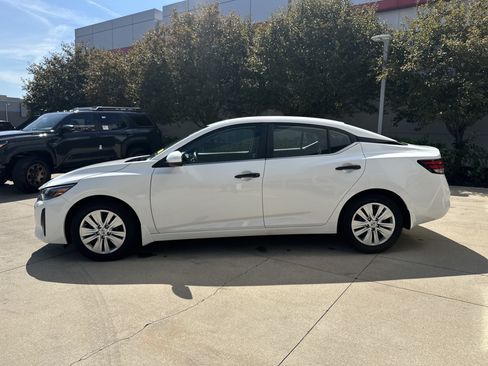 Used 2025 Nissan Sentra S FWD image 9