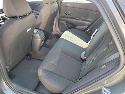 New 2025 Hyundai Elantra SEL image 16