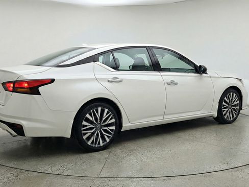 Used 2025 Nissan Altima 2.5 SV image 9