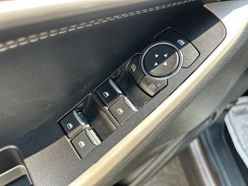 Used 2021 Ford Explorer XLT w/ Equipment Group 202A AWD/4WD image 12