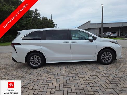 Certified 2025 Toyota Sienna XLE FWD image 12