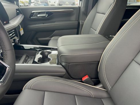 New 2026 Chevrolet Suburban Premier w/ Sun And Tow Package AWD/4WD image 9