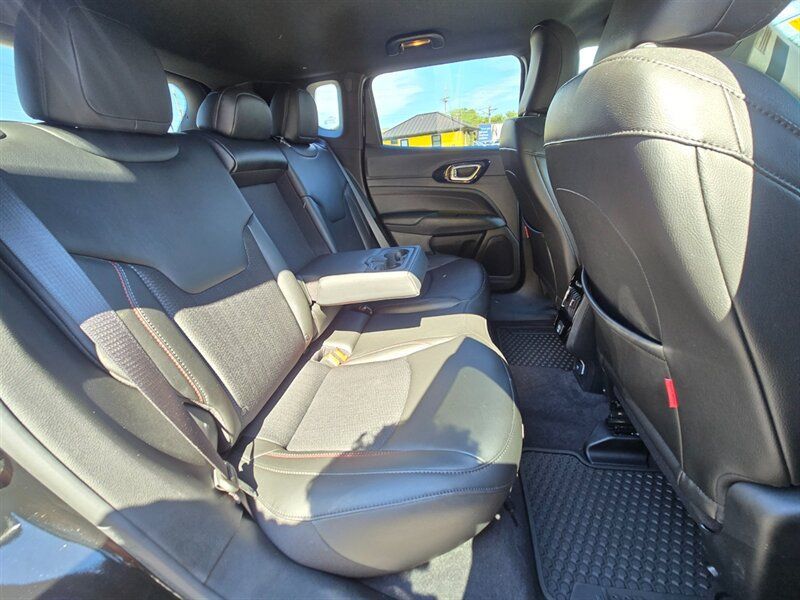 Used 2023 Jeep Compass Trailhawk AWD/4WD image 16