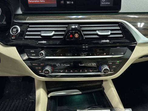 Used 2023 BMW 530i xDrive 530i xDrive w/ Premium Package image 22