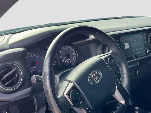 Used 2022 Toyota Tacoma TRD Off-Road w/ Technology Package AWD/4WD image 8