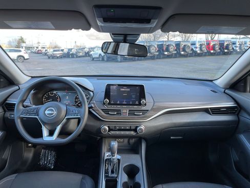 Used 2025 Nissan Altima 2.5 SV image 33