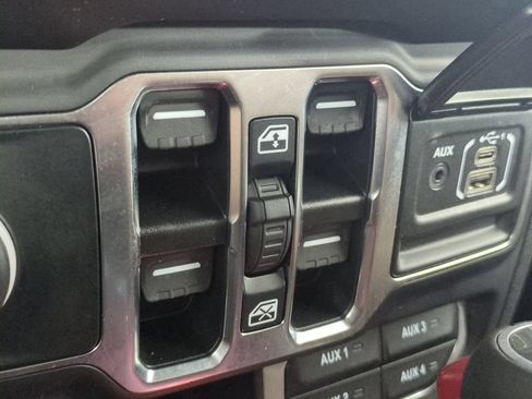 Used 2022 Jeep Wrangler Unlimited Sahara w/ Cold Weather Group AWD/4WD image 30