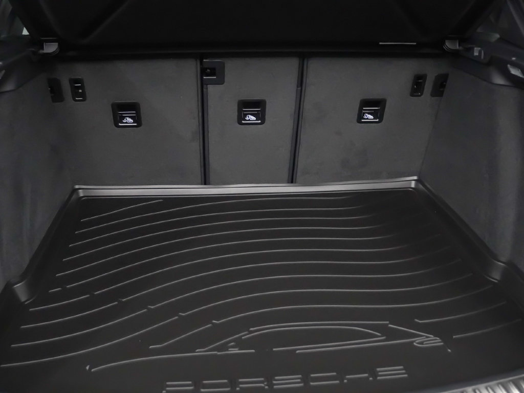 Certified 2026 Porsche Macan S AWD/4WD image 13
