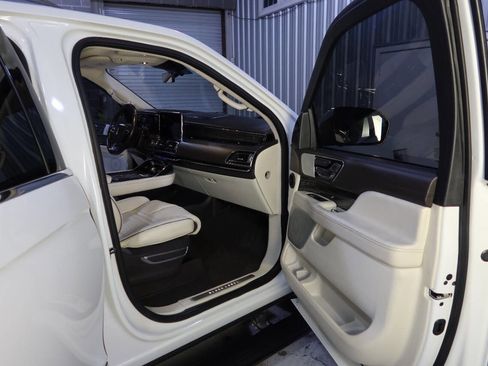 Used 2020 Lincoln Navigator Black Label w/ Cargo Convenience Package image 12