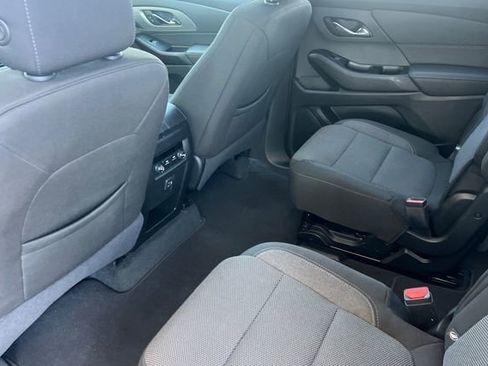 Used 2023 Chevrolet Traverse LT image 14