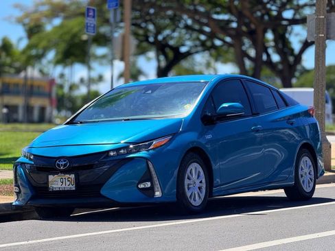Used 2017 Toyota Prius Prime Premium image 1