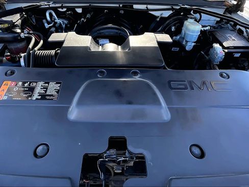 Used 2020 GMC Yukon SLT w/ Premium Edition image 31