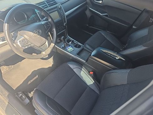 Used 2017 Toyota Camry SE image 11
