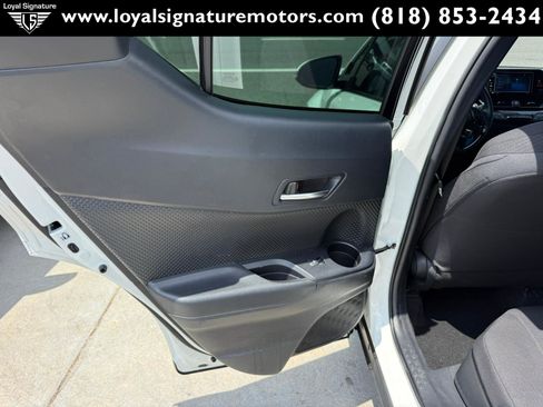 Used 2018 Toyota C-HR XLE FWD image 13