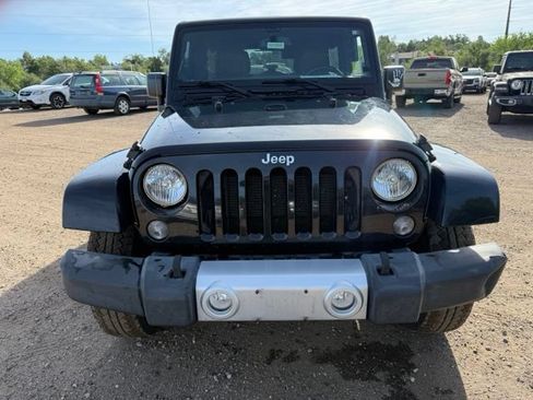 Used 2015 Jeep Wrangler Unlimited Sahara w/ Connectivity Group AWD/4WD image 9