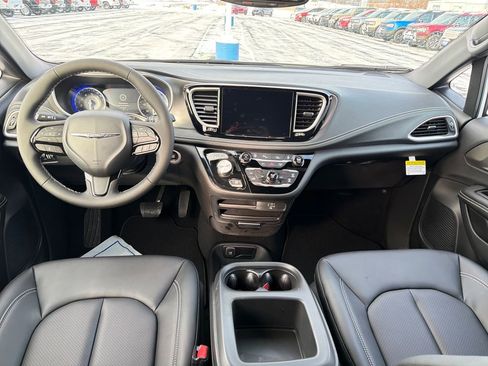 New 2026 Chrysler Pacifica Select w/ S Appearance Package image 12