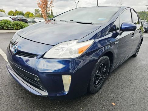 Used 2015 Toyota Prius Two image 1