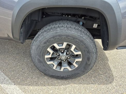 Certified 2021 Toyota Tacoma TRD Off-Road w/ TRD Premium Off Road Package AWD/4WD image 23
