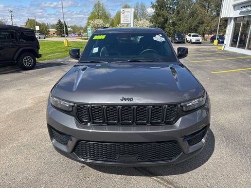 Certified 2025 Jeep Grand Cherokee Limited w/ Black Appearance Package AWD/4WD image 8
