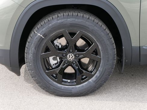 New 2026 Volkswagen Atlas Peak Edition image 4