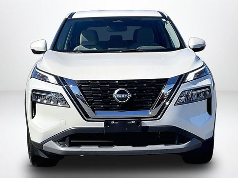 Used 2023 Nissan Rogue SV image 2