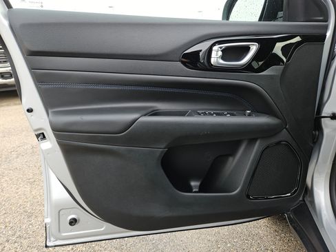 New 2026 Jeep Compass Latitude image 11