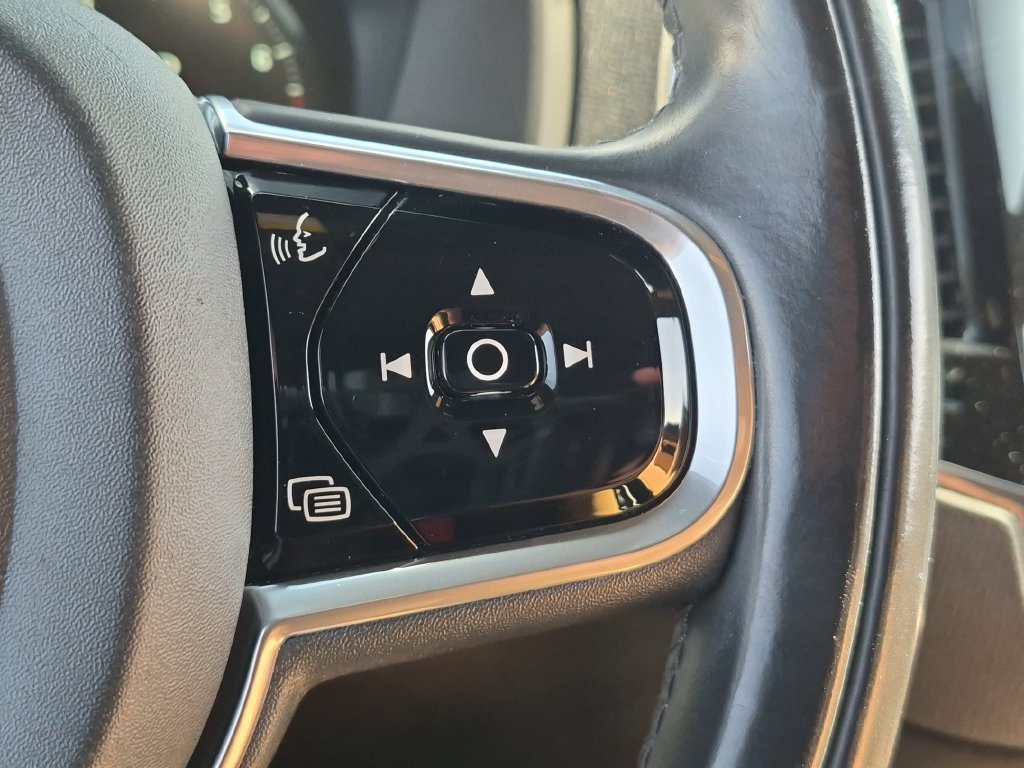 Used 2018 Volvo XC90 T6 Momentum w/ Convenience Package AWD/4WD image 32