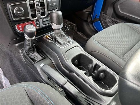 Used 2024 Jeep Wrangler Unlimited Rubicon 4xe image 31