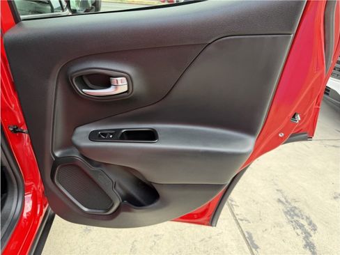 Used 2020 Jeep Renegade Limited w/ UConnect 8.4 Nav Group FWD image 27