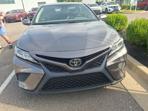 Used 2020 Toyota Camry SE FWD image 2