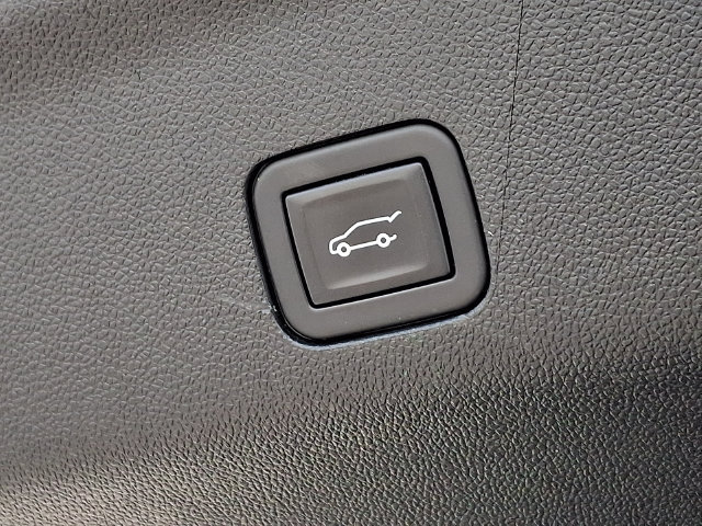 Used 2023 Chevrolet Suburban Premier RWD image 30