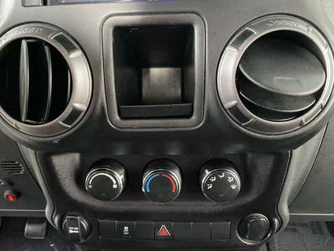 Used 2018 Jeep Wrangler Sport AWD/4WD image 20
