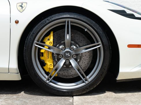 Used 2015 Ferrari 458 Speciale Coupe RWD image 71