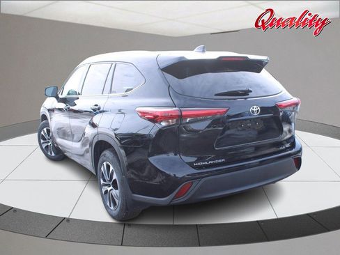Used 2020 Toyota Highlander XLE image 5