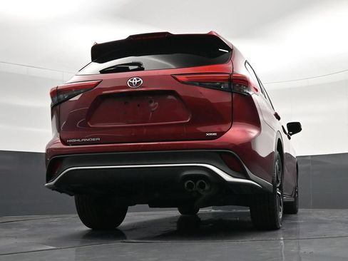Used 2021 Toyota Highlander XSE FWD image 28