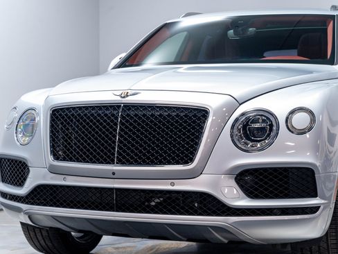 Used 2020 Bentley Bentayga AWD/4WD image 80