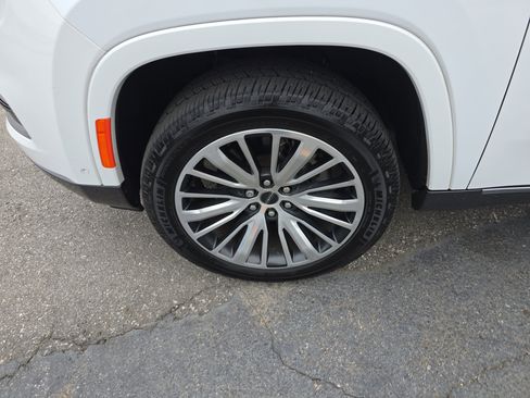 Used 2022 Jeep Grand Wagoneer Series III image 11