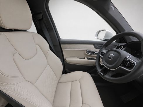Certified 2026 Volvo XC90 B6 Plus AWD/4WD image 11