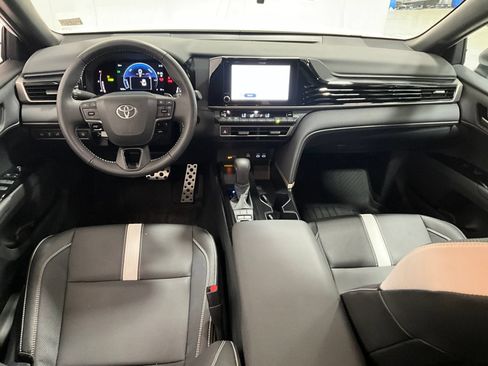 Used 2026 Toyota Camry SE FWD image 15