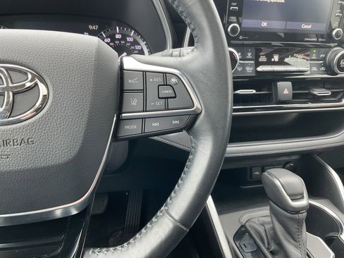 Used 2020 Toyota Highlander XLE image 27